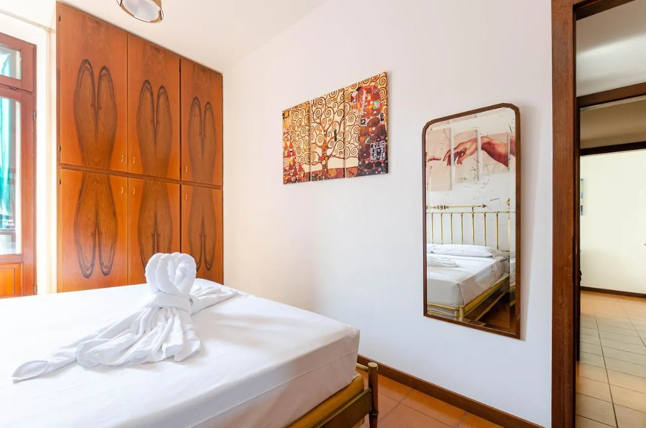 Easy Central Apartment - Milano Porta Romana Milan