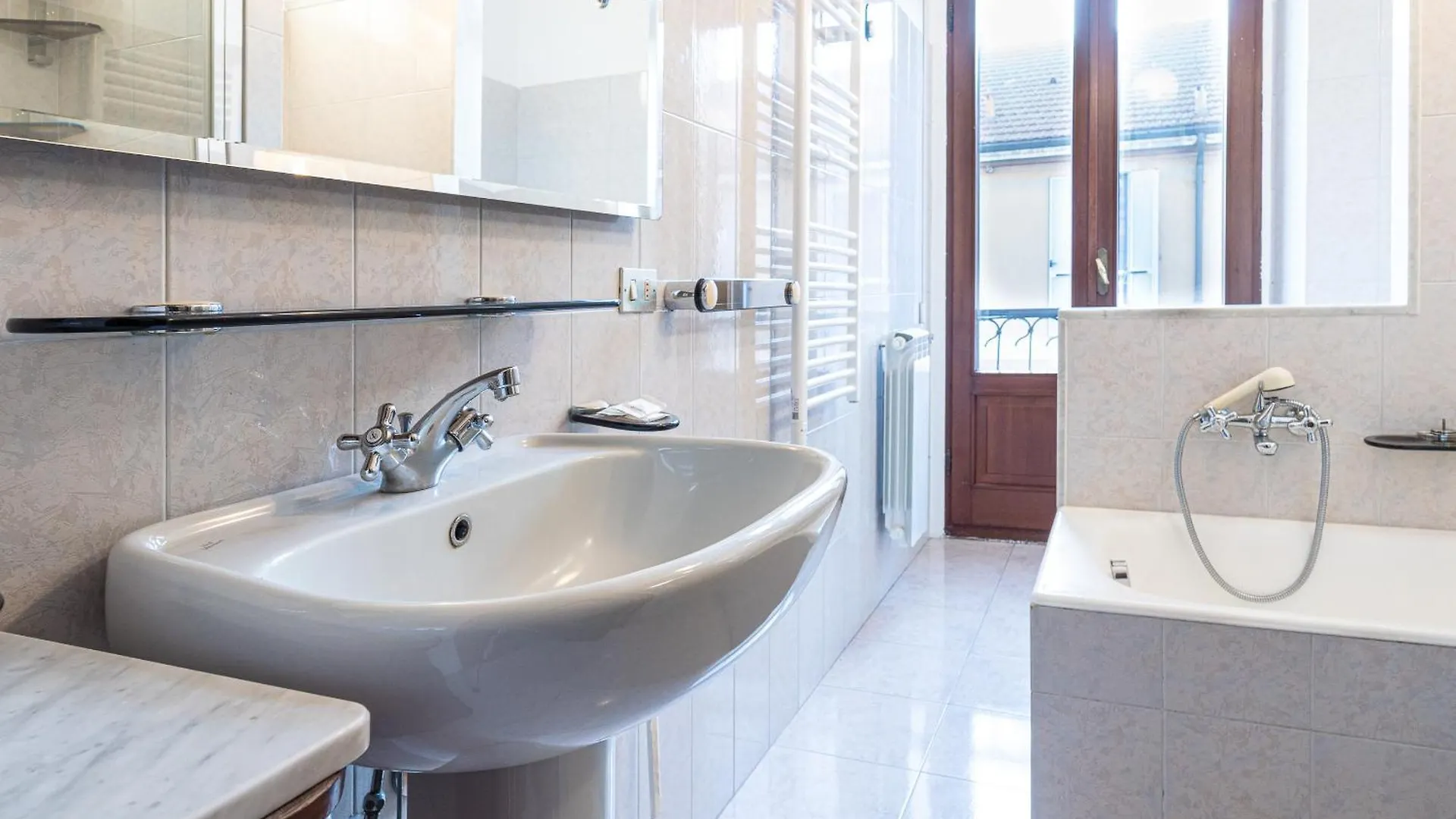 Easy Central Apartment - Milano Porta Romana 0*, Milan Italy
